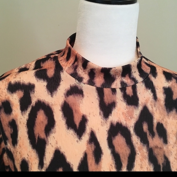 Zara leopard print top with puffy sleeves - Picture 2 of 6